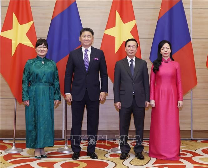 Chủ tịch nước chủ trì lễ đón Tổng thống Mông Cổ thăm